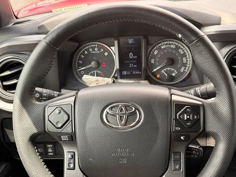 Used 2023 Toyota Tacoma TRD Off-Road AWD/4WD image 15