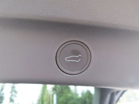 Used 2023 Tesla Model Y AWD image 33