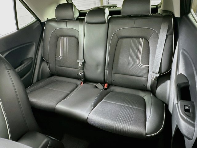 Used 2024 Hyundai Venue Limited FWD image 11