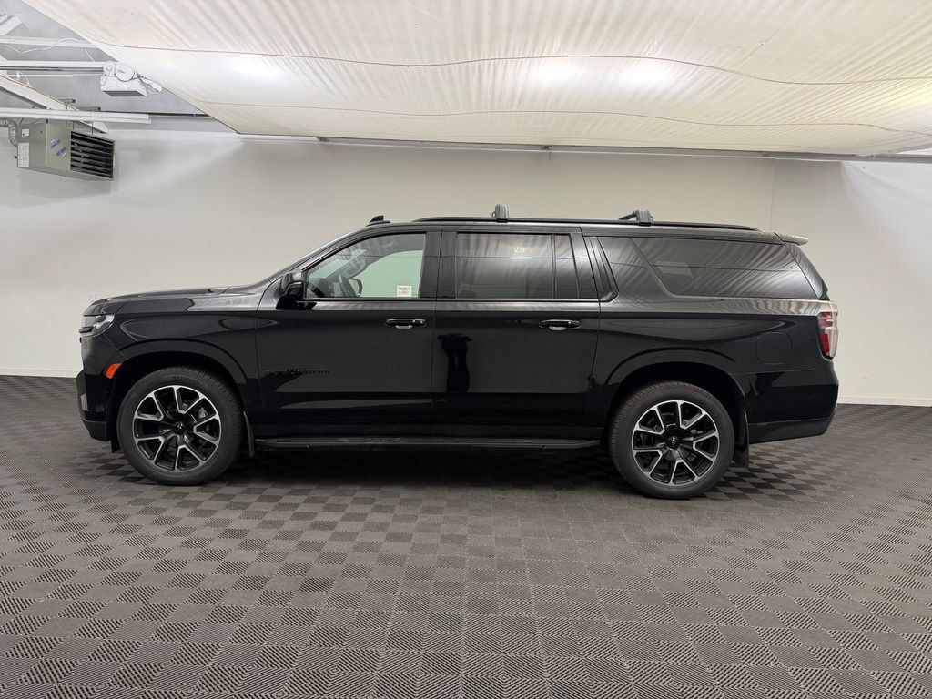 Used 2023 Chevrolet Suburban RST w/ Luxury Package AWD/4WD image 2