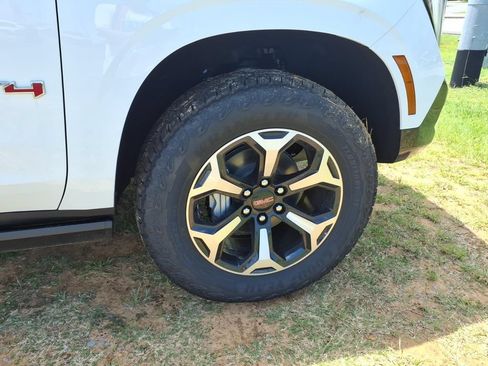 New 2026 GMC Yukon XL AT4 w/ AT4 Premium Plus Package AWD/4WD image 9