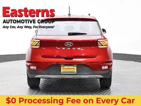 Used 2024 Hyundai Venue Limited FWD image 6