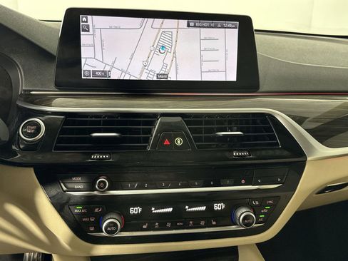 Used 2020 BMW 530e w/ Convenience Package RWD image 21