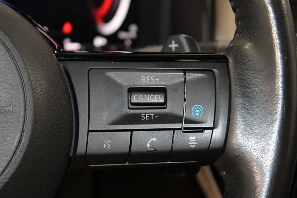 Used 2024 Nissan Rogue SL FWD image 35