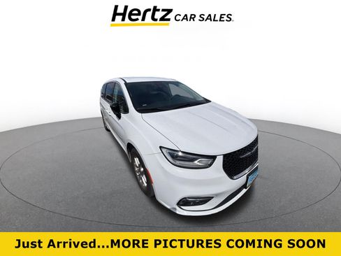Used 2024 Chrysler Pacifica Touring-L FWD image 1