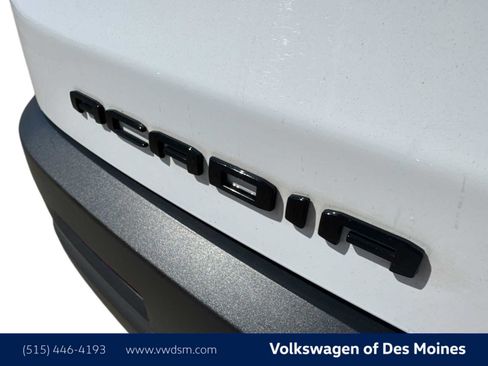 Used 2023 GMC Acadia SLT w/ Elevation Edition image 6