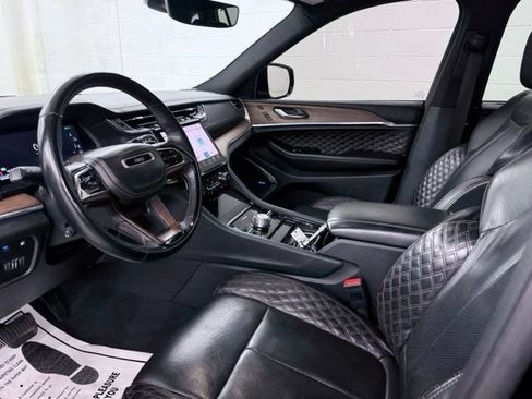 Used 2022 Jeep Grand Cherokee Summit w/ Luxury Tech Group V AWD/4WD image 17