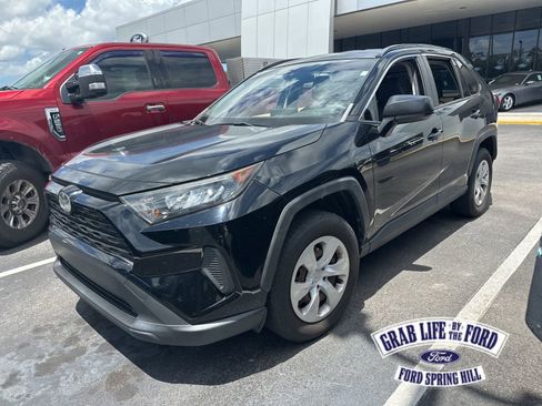 Used 2019 Toyota RAV4 LE FWD image 1