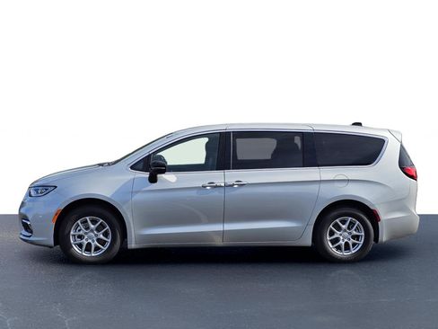 New 2026 Chrysler Pacifica Select image 13