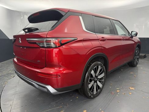 New 2025 Mitsubishi Outlander SE image 3
