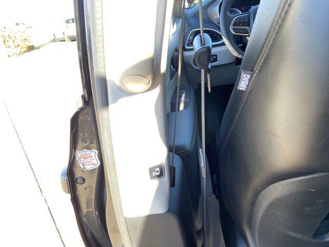 Used 2023 Chrysler Pacifica Touring-L FWD image 50