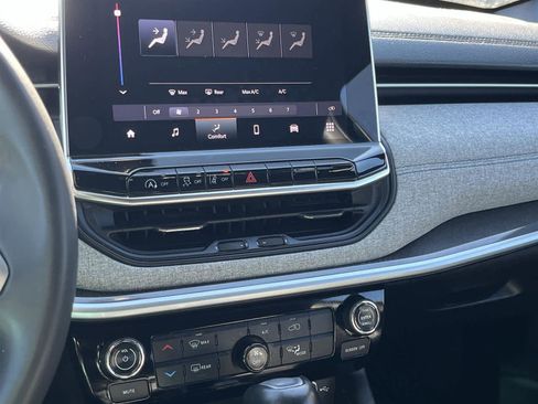 Used 2024 Jeep Compass Latitude image 20