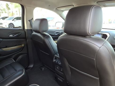 Used 2019 GMC Acadia Denali image 13