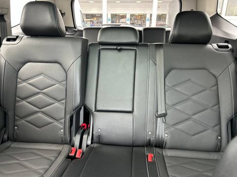 Used 2024 Volkswagen Atlas SE AWD/4WD image 13
