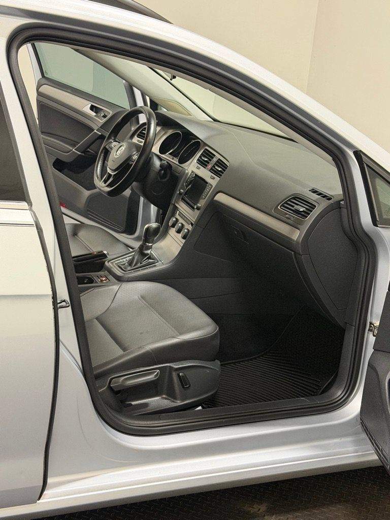 Used 2015 Volkswagen Golf TDI S FWD image 11