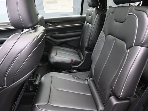 New 2025 Jeep Grand Cherokee L Limited image 10