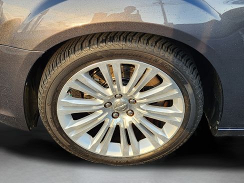 Used 2013 Chrysler 300 C RWD image 10