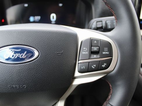 Used 2025 Ford Explorer Active image 25