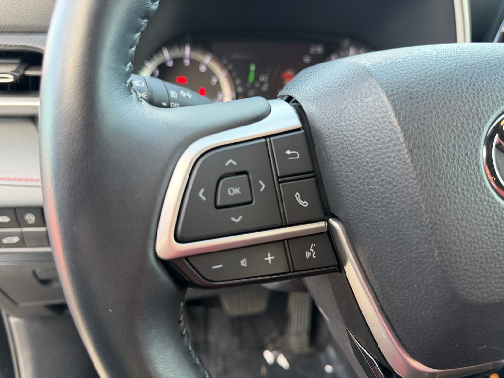 Used 2023 Toyota Highlander XSE AWD/4WD image 15