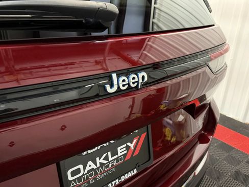 Used 2023 Jeep Grand Cherokee 4WD 4xe w/ Luxury Tech Group II image 16
