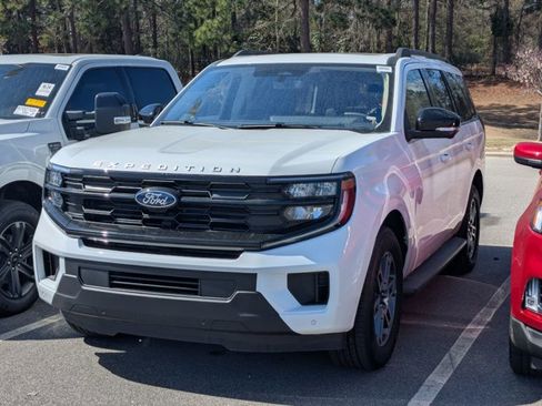 Certified 2025 Ford Expedition Active image 3