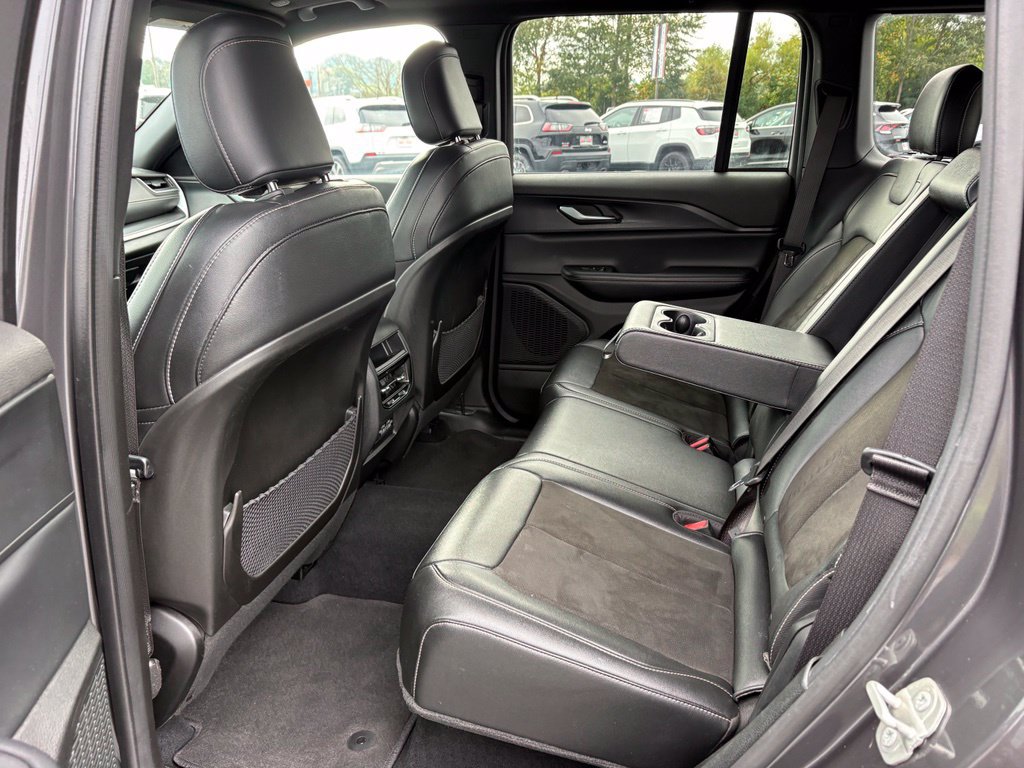 Used 2023 Jeep Grand Cherokee Altitude AWD/4WD image 23