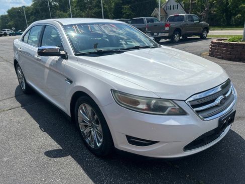 Used 2011 Ford Taurus Limited FWD image 4