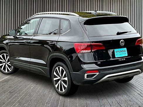 Used 2024 Volkswagen Taos SE image 2