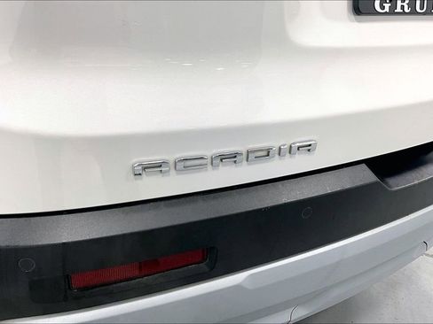 Used 2022 GMC Acadia SLT w/ Preferred Package FWD image 34
