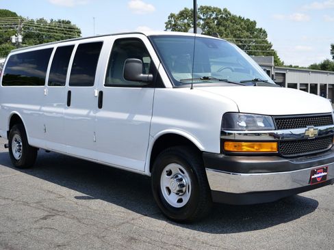Used 2019 Chevrolet Express 3500 LT w/ LT Preferred Equipment Group RWD image 4
