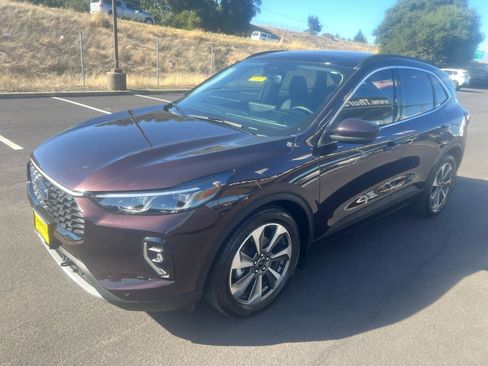 Used 2023 Ford Escape Platinum w/ Premium Technology Package image 5