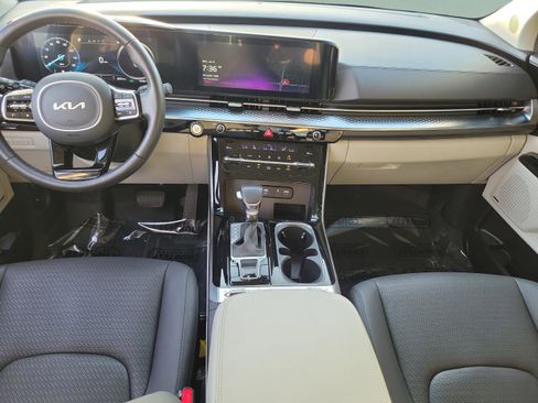 Used 2024 Kia Carnival SX Prestige FWD image 10