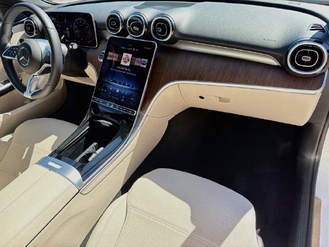 Used 2025 Mercedes-Benz C 300 Sedan image 13