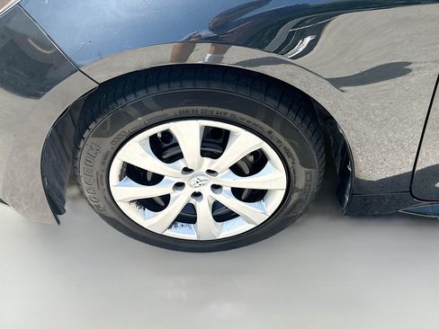 Used 2022 Toyota Corolla LE FWD image 35