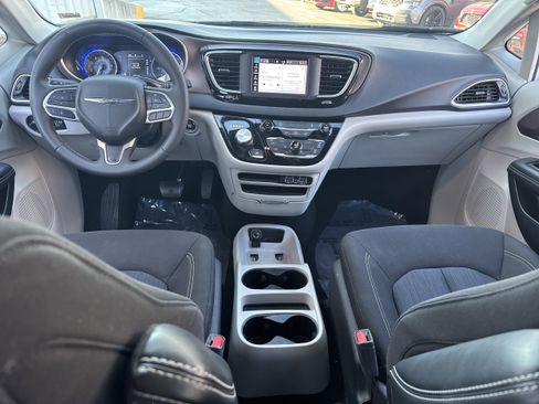 Used 2024 Chrysler Voyager LX image 16
