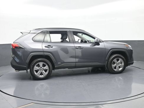 Used 2024 Toyota RAV4 XLE AWD/4WD image 7