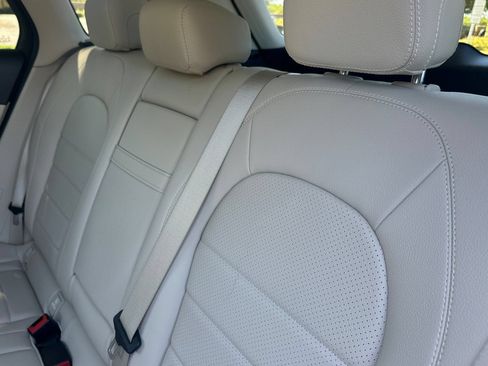 Used 2019 Mercedes-Benz GLC 300 4MATIC image 9