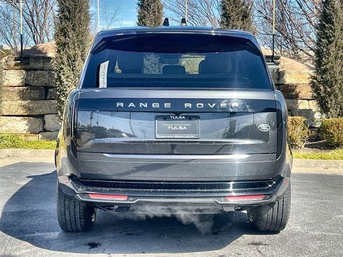 Used 2023 Land Rover Range Rover SE image 3