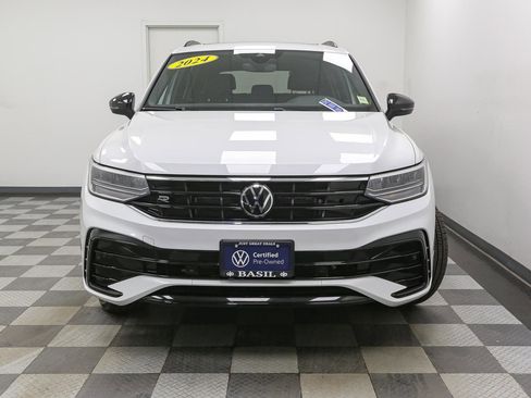 Certified 2024 Volkswagen Tiguan SE R-Line AWD/4WD image 4
