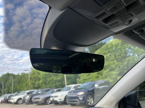 Certified 2023 Volkswagen Taos SE w/ Panoramic Sunroof Package FWD image 23