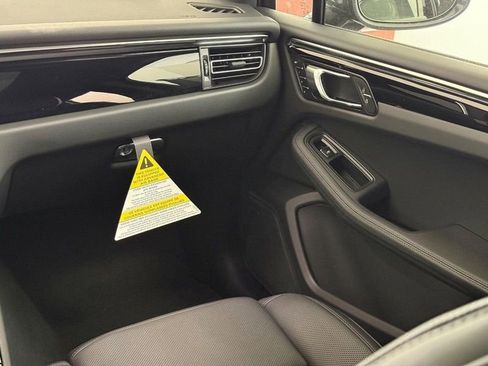 New 2026 Porsche Macan image 17