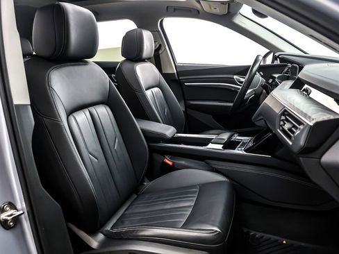 Used 2022 Audi e-tron Premium w/ Convenience Plus Package image 8