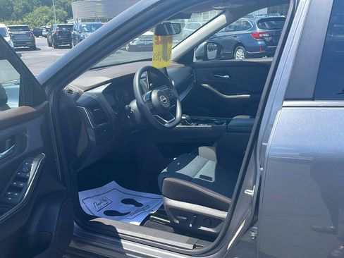 Used 2023 Nissan Rogue SV AWD/4WD image 10