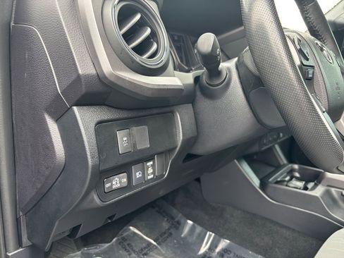 Used 2021 Toyota Tacoma TRD Sport w/ Technology Package image 22