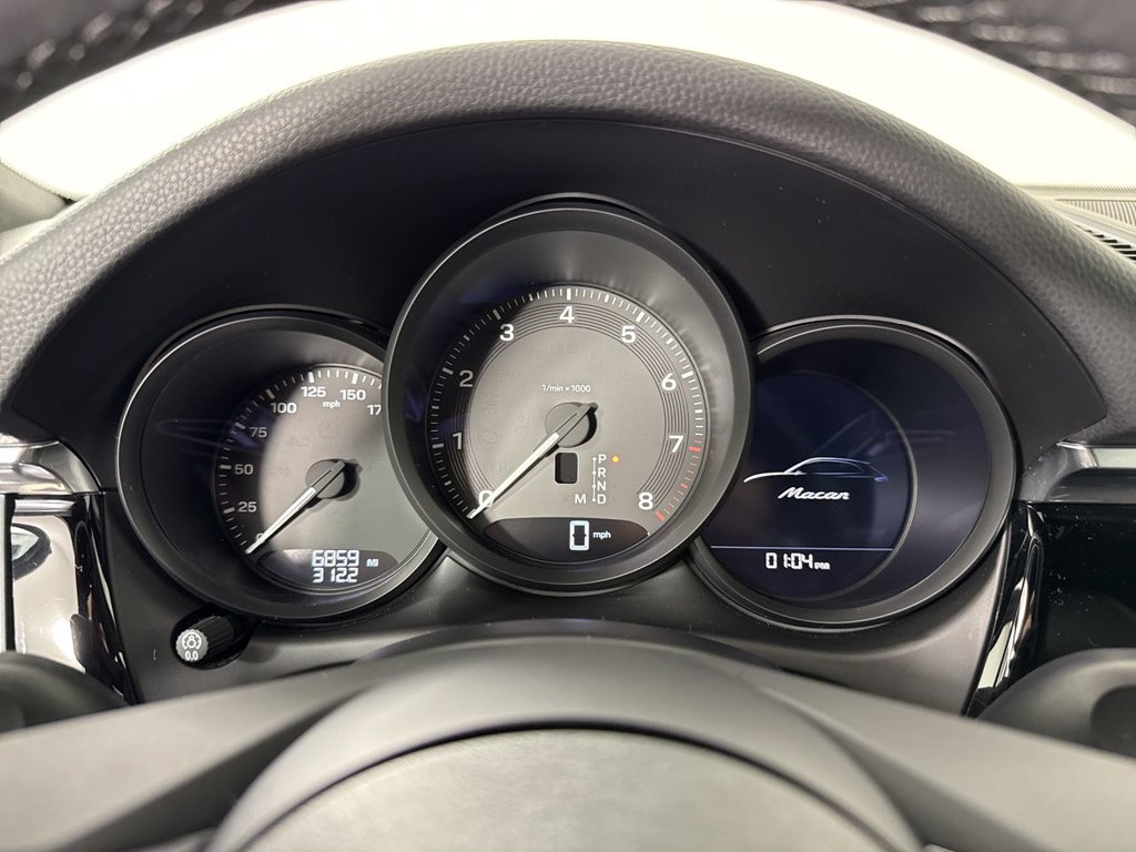 Certified 2025 Porsche Macan AWD/4WD image 37