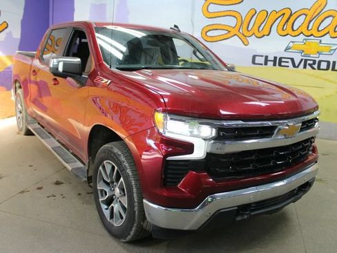 Used 2024 Chevrolet Silverado 1500 LT w/ Z71 Off-Road Package AWD/4WD image 2