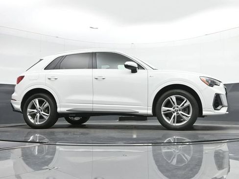 Used 2020 Audi Q3 2.0T Premium w/ Convenience Package AWD/4WD image 11