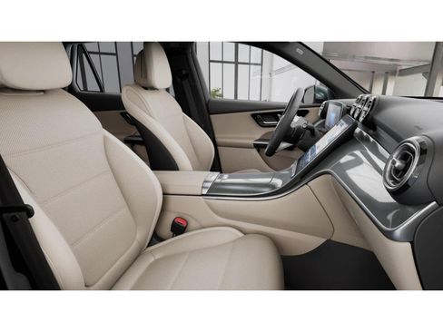 Used 2026 Mercedes-Benz GLC 300 image 3