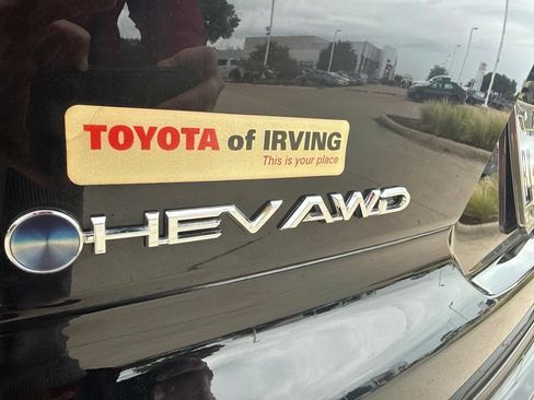 Used 2025 Toyota Crown Signia AWD/4WD image 11