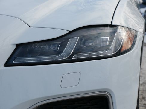 Used 2021 Jaguar XF SE image 9